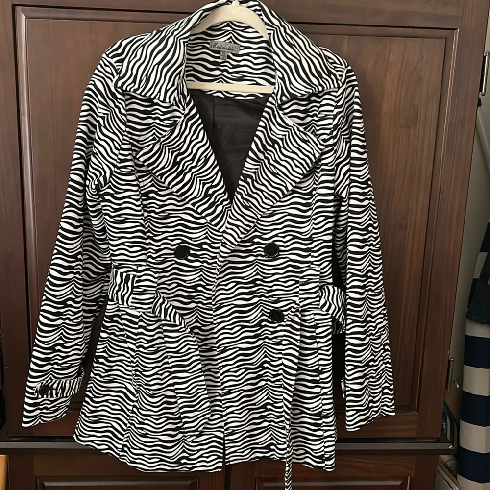 Women’s  tiger animal print Jacket . Size XL